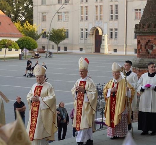 Proslavljen srebrni biskupski jubilej đakovačko-osječkog nadbiskupa Đure Hranića